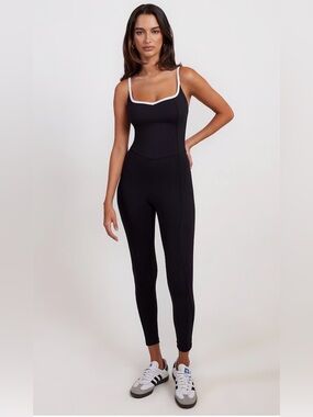 NWT 108 Sportif Oceané Sweetheart Neckline
Bodysuit - Black/White